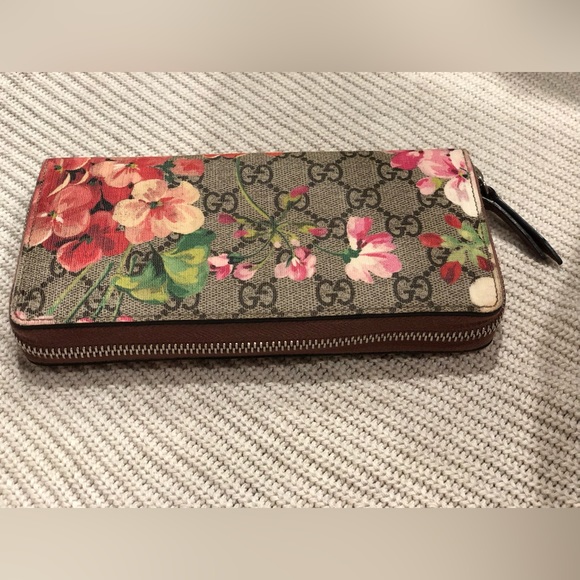 Gucci Blooms Supreme Large Zippy Wallet - Picture 3 of 5